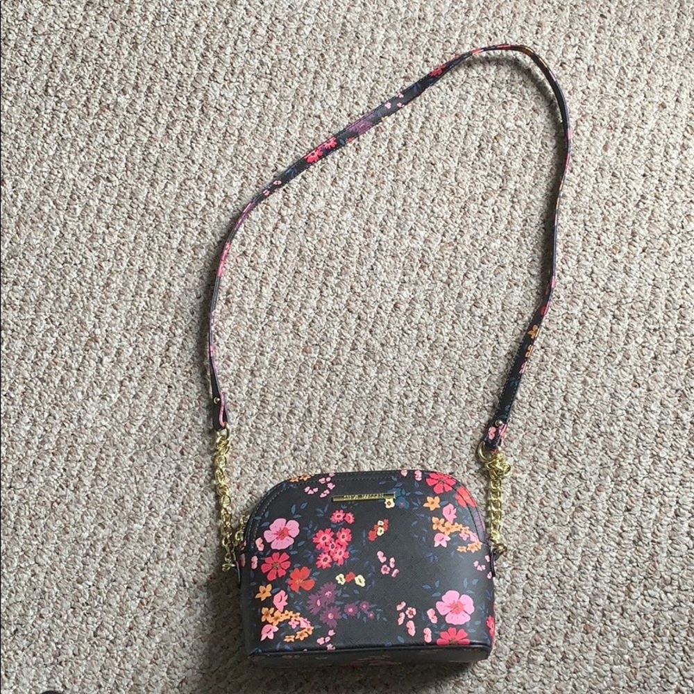 •Steve Madden Crossbody bag•